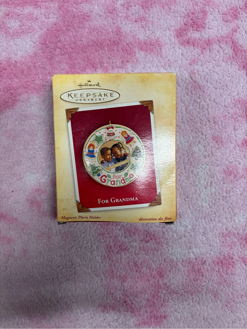 Hallmark Keepsake Ornament 2004 For Grandma Magnetic Photo Holder w/ Box & Card